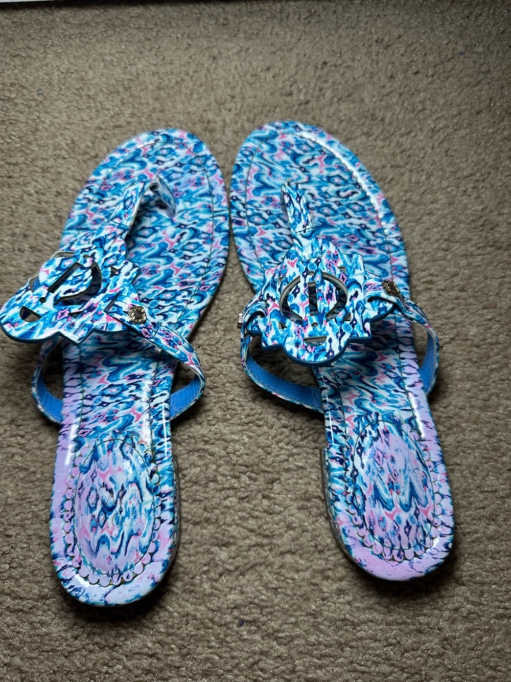 Crown & Ivy Women's Blue & pink Patterned Casual Thong Sandals